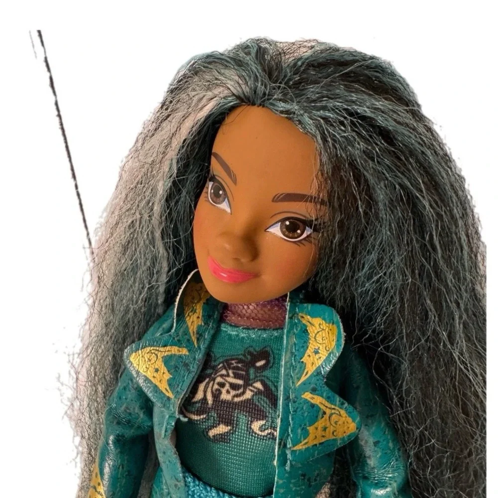 Hasbro Disney Descendants Uma Doll Girls 11 inch Teal Long Sleeve Pirate Toy